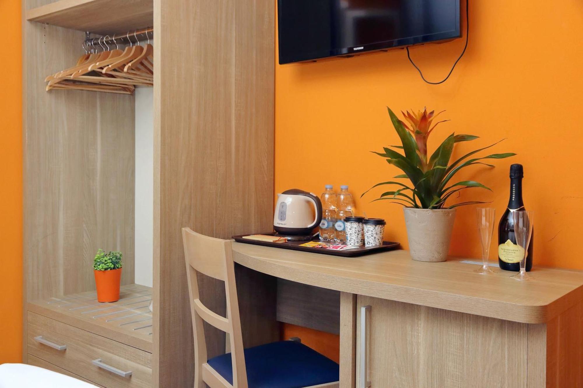 Lhg Comfy Rooms Рим Экстерьер фото