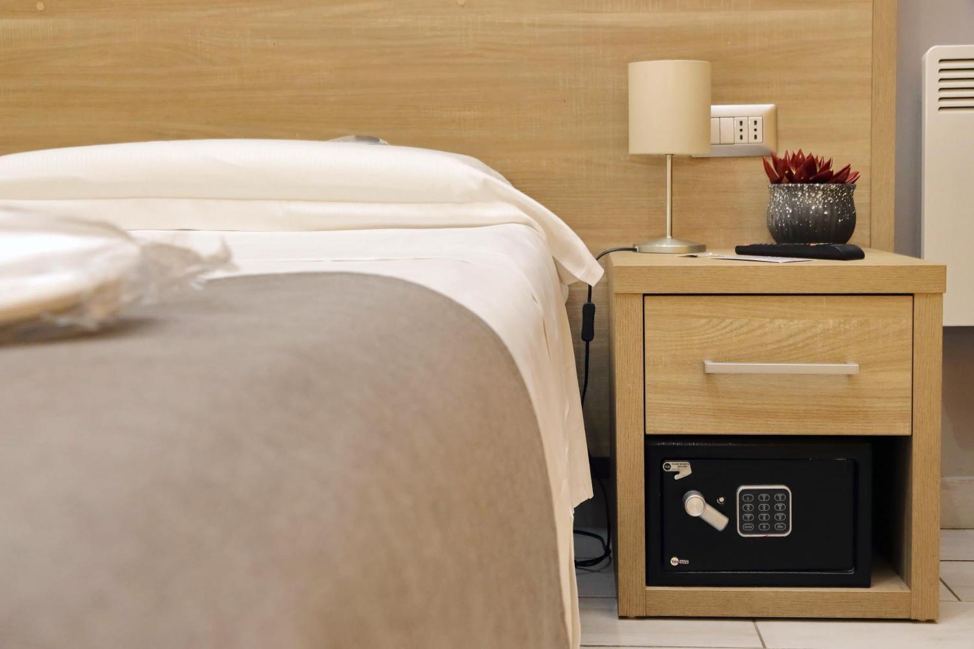 Lhg Comfy Rooms Рим Экстерьер фото