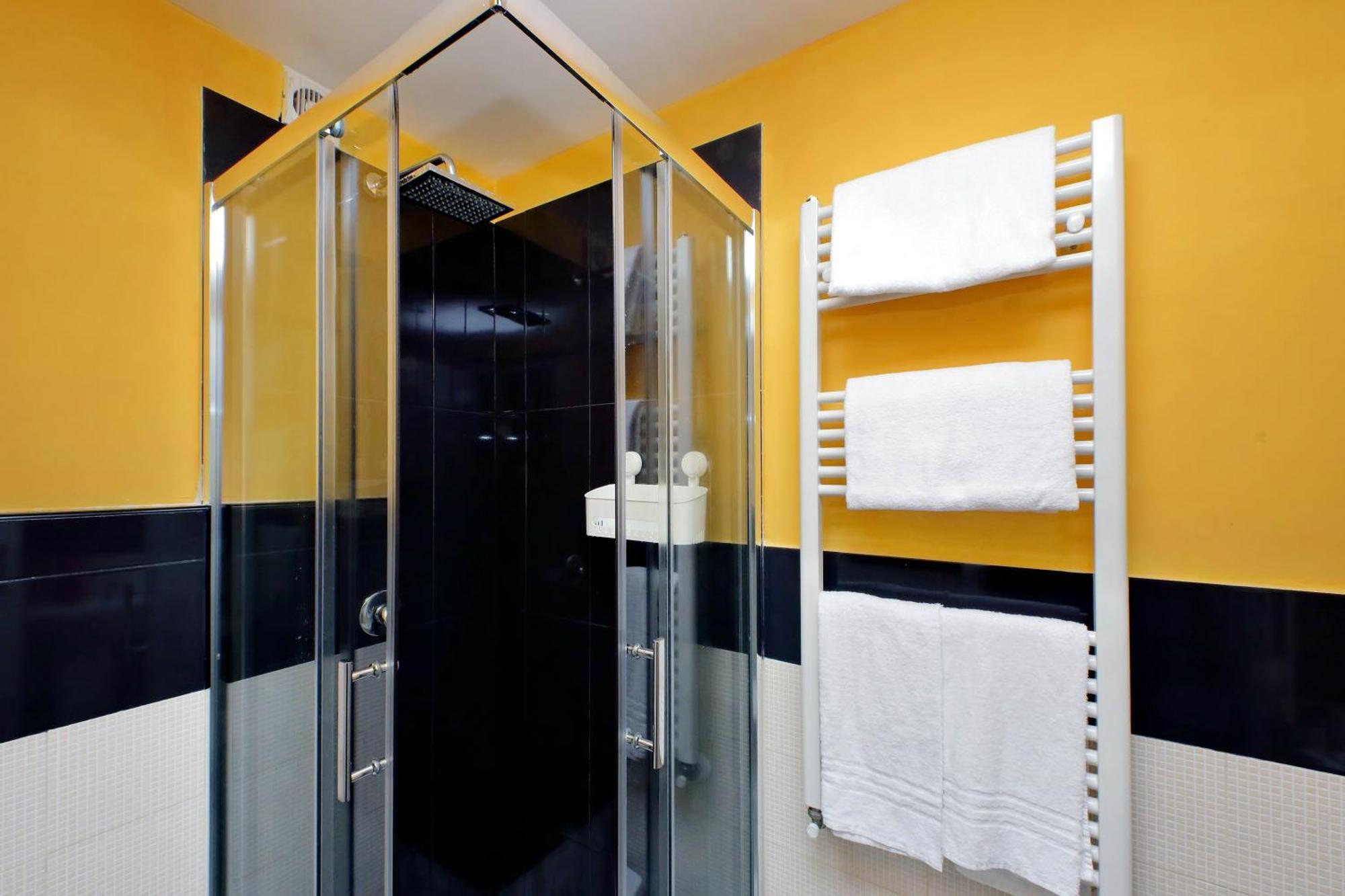 Lhg Comfy Rooms Рим Экстерьер фото