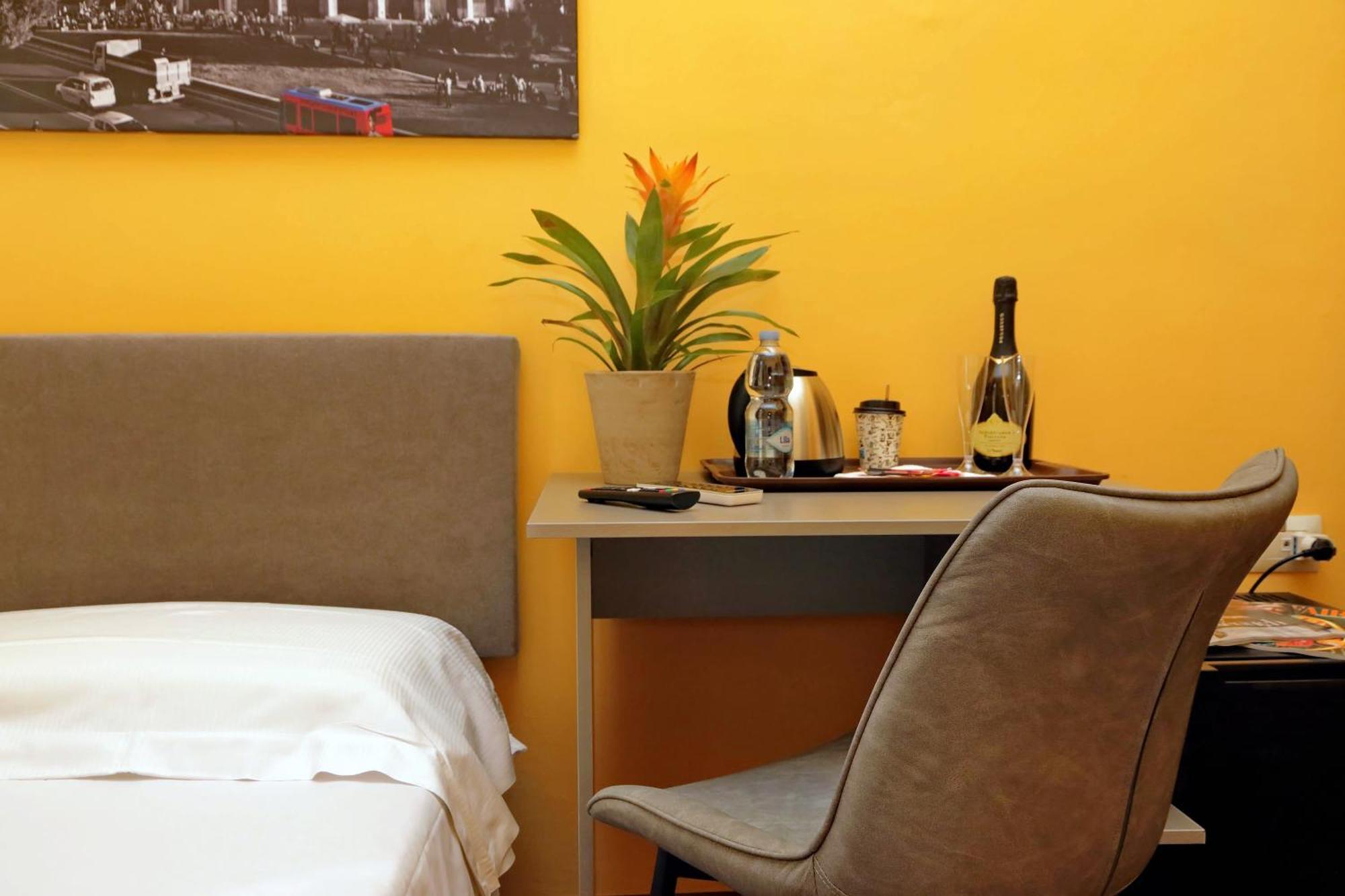 Lhg Comfy Rooms Рим Экстерьер фото
